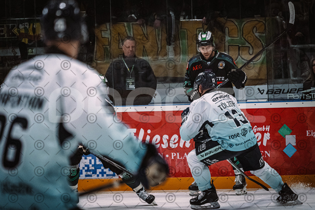 Alligators_vs_Lindau_21_12_2025-033 | Höchstadt Alligators Fotogalerie: Eishockey-Action aus Franken. Professionelle Spielfotos, Portraits & Stadionbilder zum Download. Jetzt entdecken! - Realisiert mit Pictrs.com