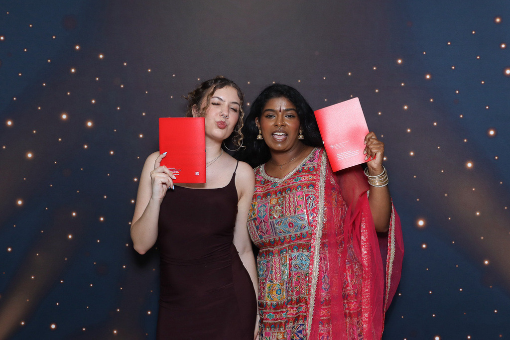 ZD260628112736-18 | Fotoshop von zweidimensional Fotografie. Ihr Fotograf im Aargau. Abzüge von Ihrem Fotobox Event bestellen.Abzüge von Ihrem Hochzeit bestellen.Abzüge von Ihrem Schulfotograf bestellen.