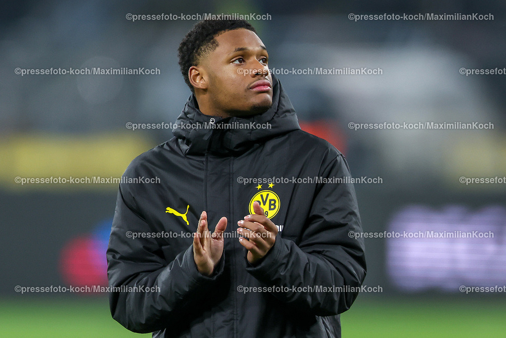UCL11122402230 | 11.12.2024, UEFA Champions League, Borussia Dortmund - FC Barcelona, 8. Spieltag, Signal Iduna Park, Saison 2024 2025: Julien Duranville (BVB #16)
