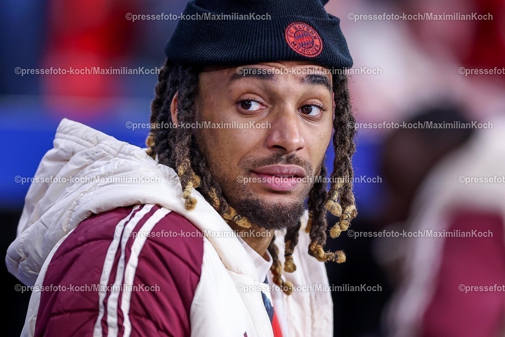UCL11032502236 | 11.03.2025, Fußball, UEFA Champions League, Bayer 04 Leverkusen - FC Bayern München, Achtelfinale Rückspiel, BayArena, Saison 2024 2025: Sacha Boey (FC Bayern #23)DFB regulations prohibit any use of photographs as image sequences and or quasi-video.