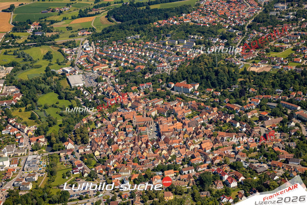 Das Luftbild zeigt :  Feuchtwangen - Die Luftaufnahme wurde 2024 vom UL-Flugzeug aus erstellt ( keine Drohne ) - Hochauflösende Luftaufnahme - Für grossformatige Ausdrucke geeignet. Die Geschenkidee !Mit Lizenz und Bildrechte bestellbar