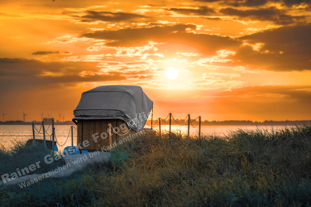 151 Hooksiel Strand - 15-06-2023 -R Ganske | Onlineshop mit Bildern von Stränden, Häfen und Meer. Leinwände, Poster, Kalender und andere Materialien erhältlich. Kommerzielle Lizenzen möglich.  - Realisiert mit Pictrs.com