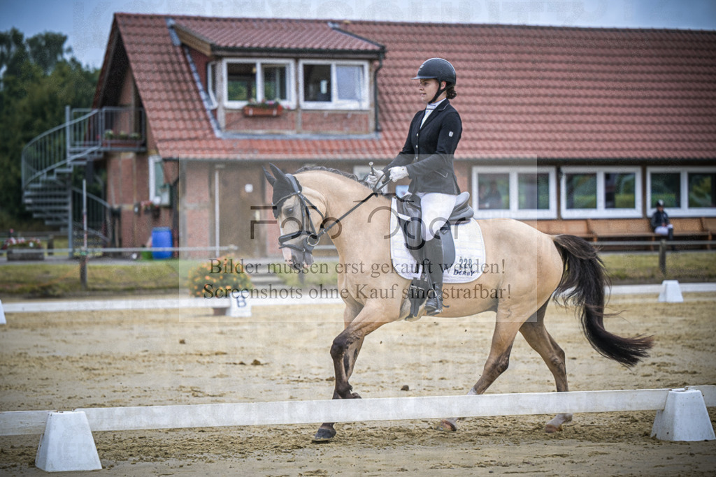 DOS_3017 | Entdecke hochwertige Reitturnierfotos von Foto Oger. Professionell, emotional und authentisch – jetzt Lieblingsmomente im Shop bestellen.Deutschlandweite Turnierfotografie. - Realisiert mit Pictrs.com