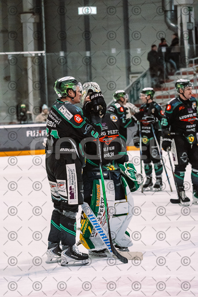Alligators_vs_Erding_12_12_2025-201 | Höchstadt Alligators Fotogalerie: Eishockey-Action aus Franken. Professionelle Spielfotos, Portraits & Stadionbilder zum Download. Jetzt entdecken! - Realisiert mit Pictrs.com