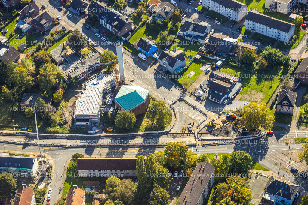 Hamm241007770 | Luftbild, Baustelle Kindergarten Drei Könige Kita Neubau und Wohnungen an der entwidmeten evang. Apostelkirche, Straßenbauarbeiten Dortmunder Straße Ecke Lange Straße, Stadtbezirk Herringen, Hamm, Ruhrgebiet, Nordrhein-Westfalen, Deutschland