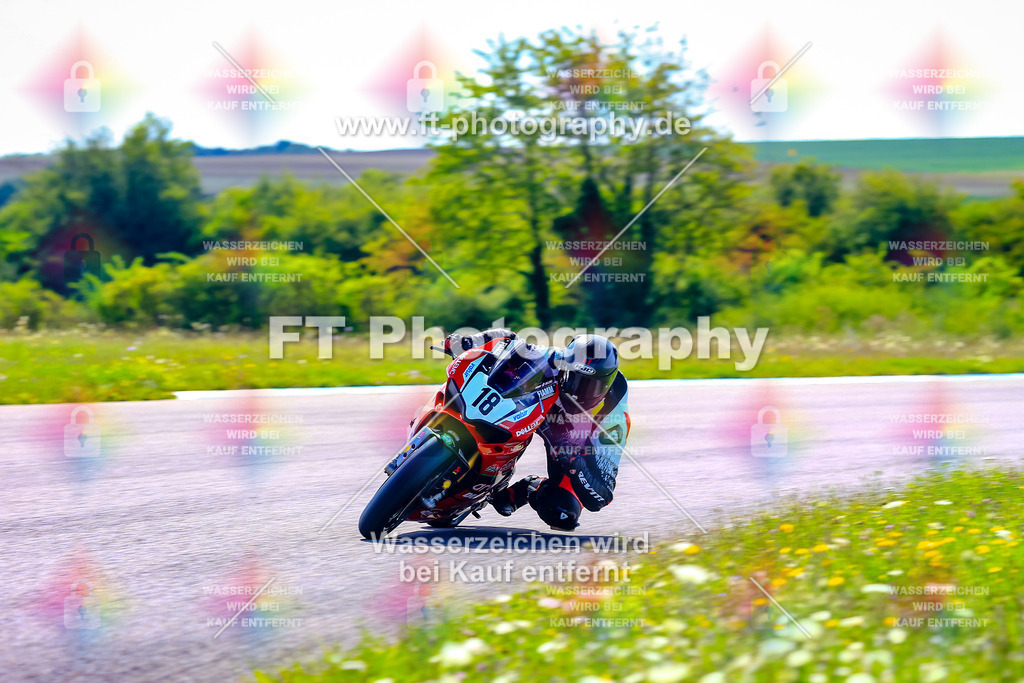 018-5777 | Hier findet Ihr Bilder von Touristenfahrten auf der Nürburgring Nordschleife oder von anderen Veranstaltungen die ich besucht habe. Viel Spass beim Durch Schauen 