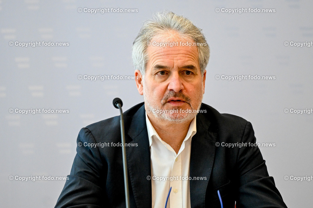 Landespolizeidirektion Oberoesterreich_ Pressekonferenz_ Homeinvasion_ 25.01.2024-11 | 25.01.2024, Landespolizeidirektion Oberoesterreich, AUT, Pressekonferenz LPD Ooe, geklaerte schwere Straftat, Homeinvasion, im Bild Alois Ebner (Leitender Staatsanwalt Ried/Innkr.)