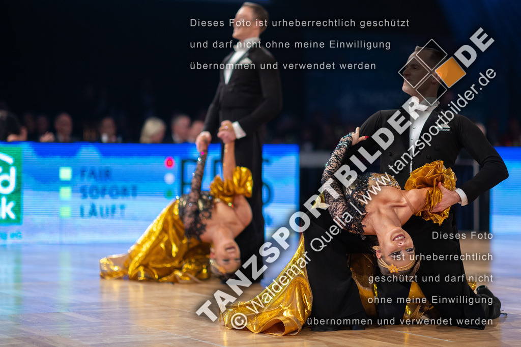 20251206-04311 | Hier finden Sie Tanz Bilder vom Latein und Standard Formationen tanzen. Sportbilder vom Tanzsport. Schöne Fotos und von Weltmeisterschaft, Europameisterschaft, Bundesliga, Regionalliga, Oberliga und Landesliga sowie von GOC Stuttgart, DanceComp, WM Bremen