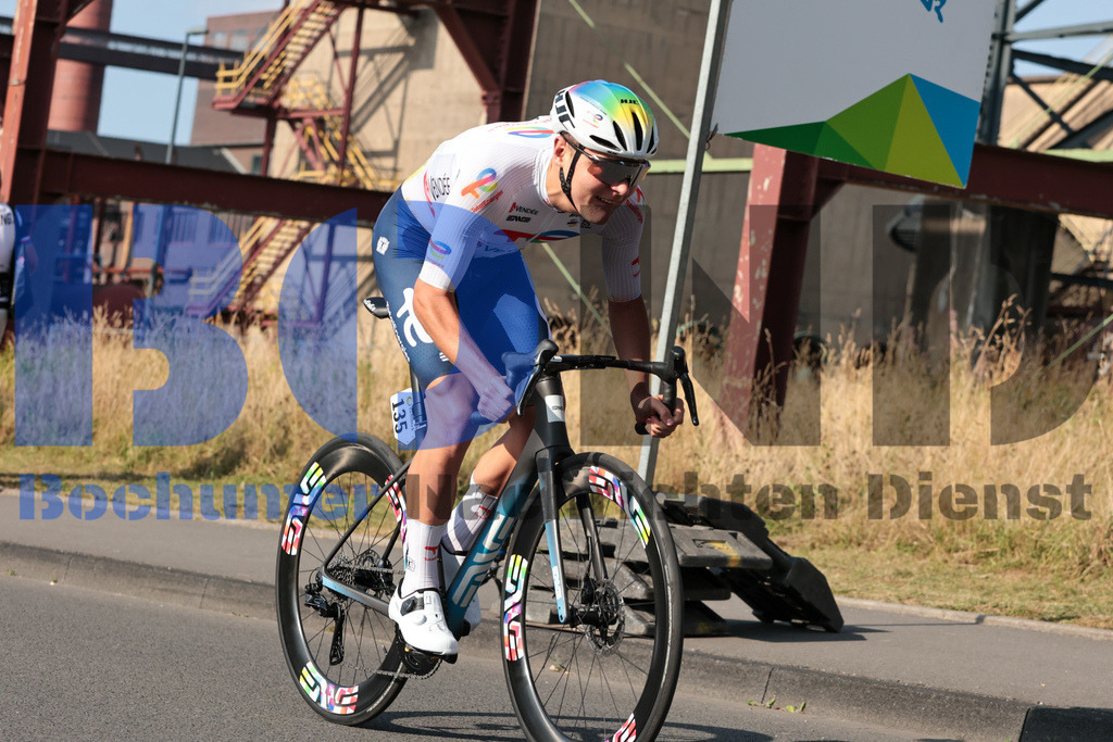 SES_DEUTOU20250820-103 | bond - Realisiert mit Pictrs.com