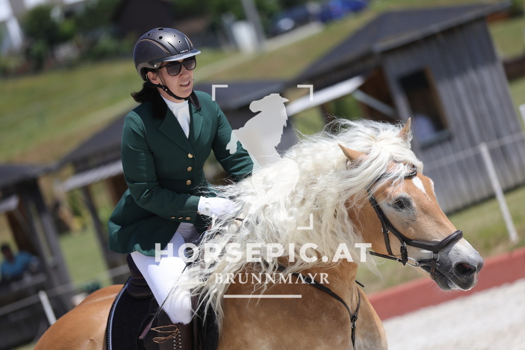 0P6A8820 | Willkommen bei Brunnmayr - Design & Fotografie – Ihrem Spezialisten für Reitturniere und Pferdeveranstaltungen in Oberösterreich, Salzburg und Bayern! Seit über 17 Jahren sind wir leidenschaftlich dabei.