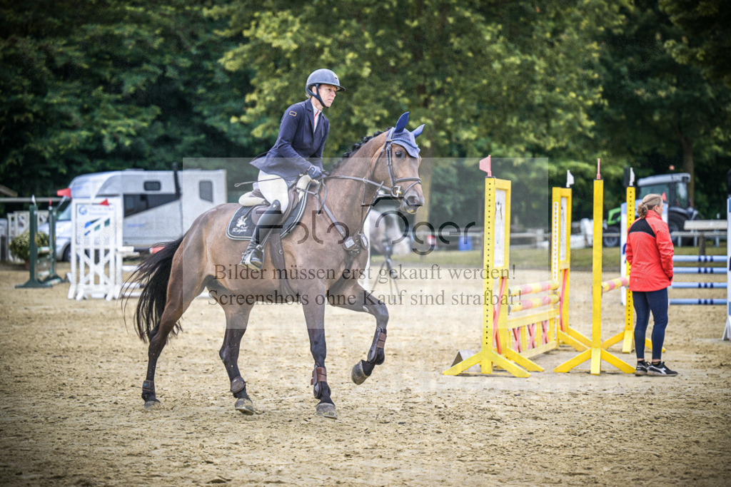 DOS_3937 | Entdecke hochwertige Reitturnierfotos von Foto Oger. Professionell, emotional und authentisch – jetzt Lieblingsmomente im Shop bestellen.Deutschlandweite Turnierfotografie. - Realisiert mit Pictrs.com