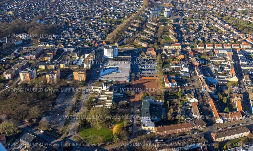 Hamm240100136 | Luftbild, Höveler Markt, Wohngebiet Hohenhöveler Hochhäuser und Waldstück An den Eichen, Kommunales Jobcenter Hamm AöR, Rathaus-Center Einkaufszentrum mit Supermarkt Rewe, DM, KiK und Lidl, Bockum-Hövel, Hamm, Ruhrgebiet, Nordrhein-Westfalen, Deutschland