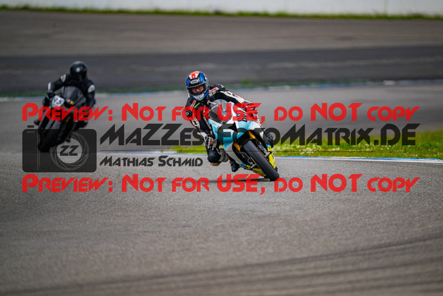 MaZZes_FotoMatrix_240701_6007705_8084 | GELB