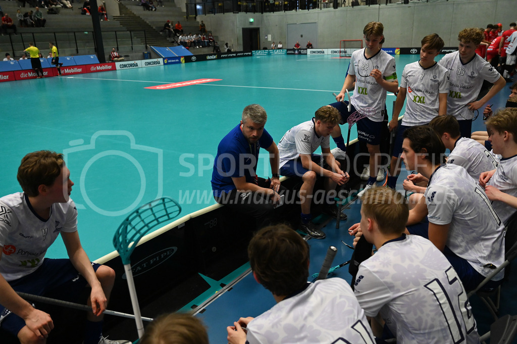 Switzerland B U19 vs Finland U19 - 2. February 2024 | Switzerland B U19 vs Finland U19
U19 Men International Matches in Switzerland
GoEasy Arena, Siggenthal Station
Finland head coach Jussi Huovinen during the time out.
Credit: Markus Aeschimann | <a href="https://www.markus-aeschimann.ch">Sportfotografie Markus Aeschimann</a> | <a href="https://www.instagram.com/sportfotografie.aeschimann">@sportfotografie.aeschimann</a> - Realisiert mit Pictrs.com