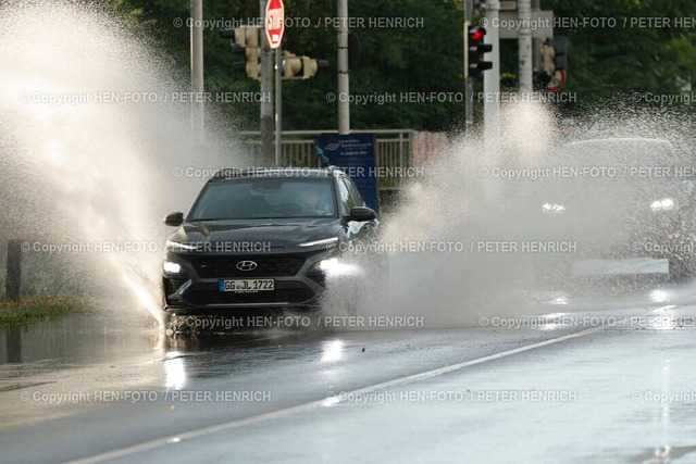 20240723-_11A4145-regenwetter-HEN-FOTO | 23.07.2024 Heftiger Regen Niederschlag sorgte für teilweise unter Wasser stehende Fahrbahn Straße in Südhessen Darmstadt Danziger Platz Haardtring (Foto: Peter Henrich) - Realisiert mit Pictrs.com