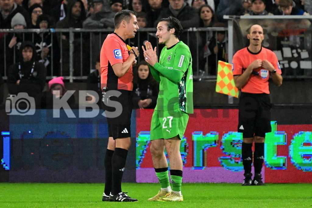 KBS Picture_FCStPauli-Gladbach_049 | v.l. Hartmann Robert Schiedsrichter , Reitz Rocco (Bor.Moenchengladbach) ,Sportplatz :  Millerntor Stadion, - Realisiert mit Pictrs.com