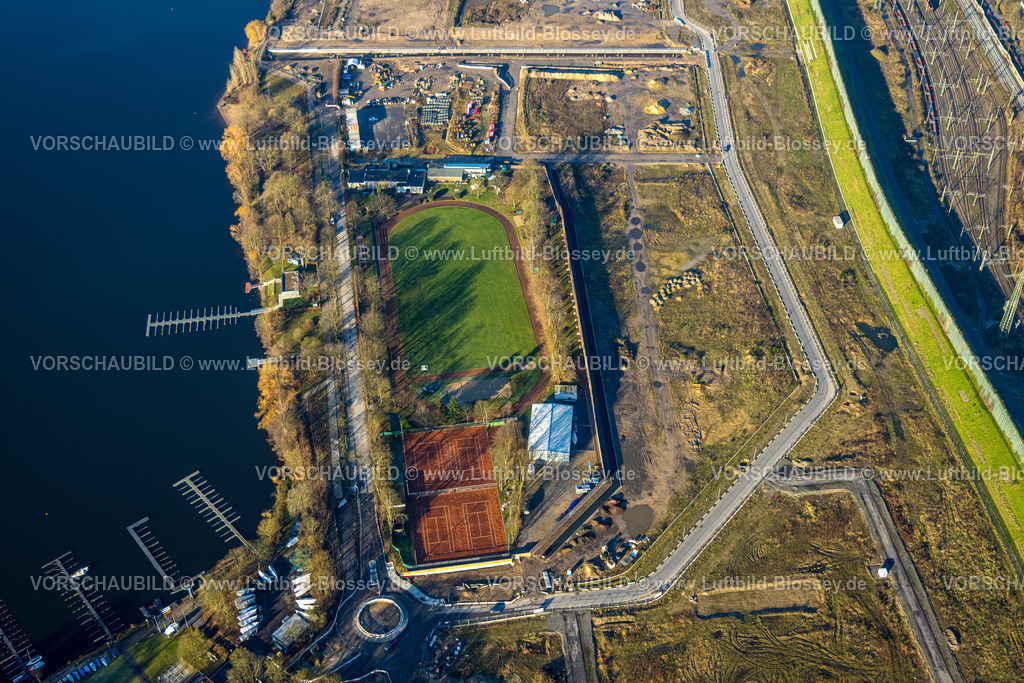 Duisburg241202013 | Luftbild, Baustelle für geplantes Duisburger Wohnquartier am ehemaligen Rangierbahnhof Wedau, an der Sechs-Seen-Platte, Sportanlage, Wedau, Duisburg, Ruhrgebiet, Nordrhein-Westfalen, Deutschland