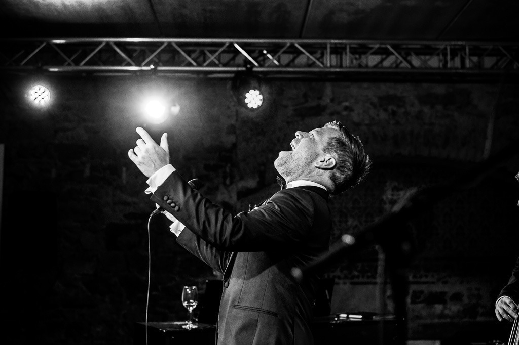 Tom Gaebel & His Trio | Tom Gaebel & His Trio im Forte Belvedere Leisnig zum Festival Hallo Leisnig 2022. - Realisiert mit Pictrs.com