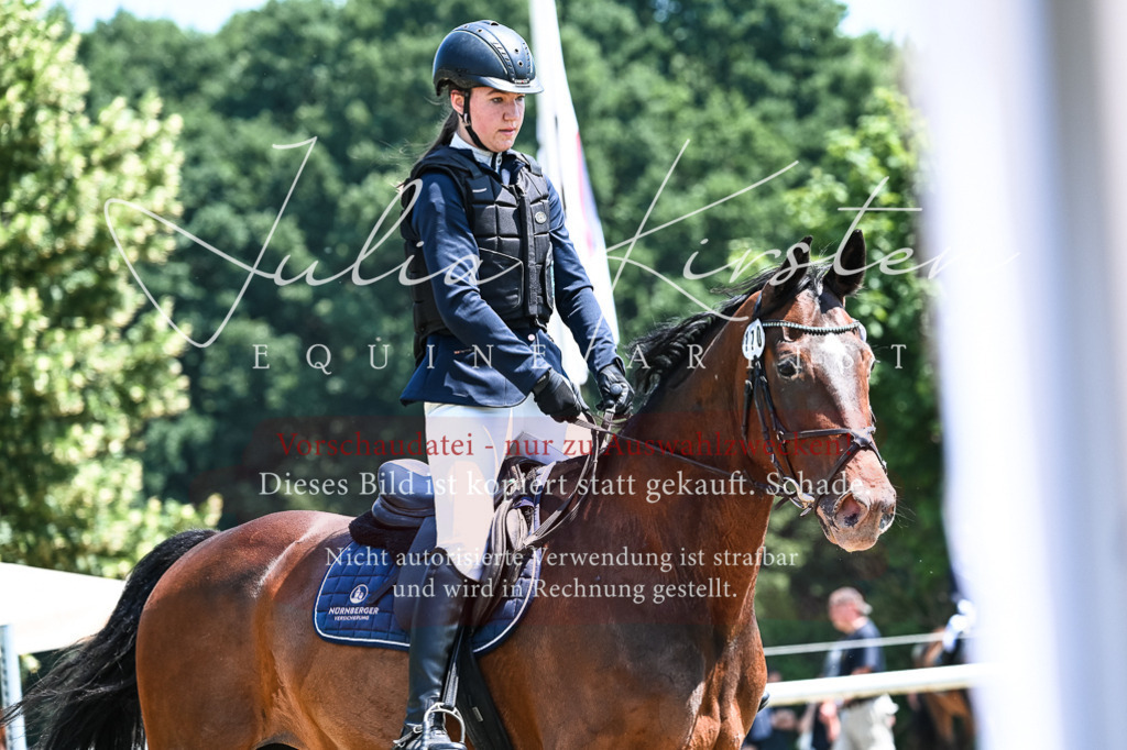 DSC_9960 | Pferde- und Turnierfotografie in Westsachsen. Pferdeportraits, Auftragszeichnungen und intuitive Kunst.