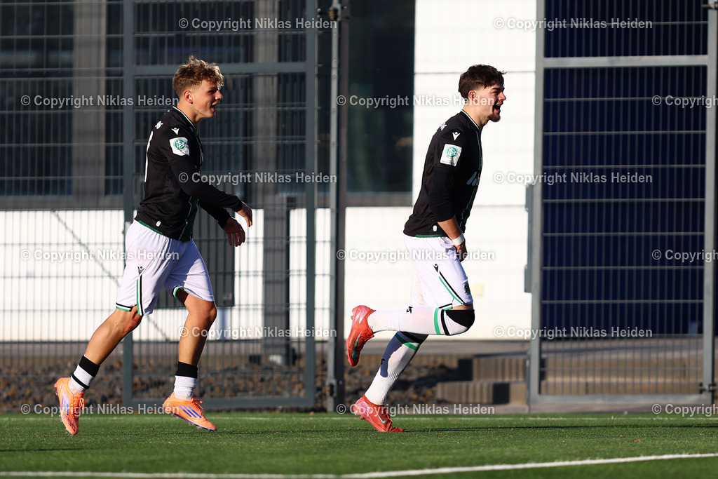 NH_HamburgerSVU19_Hannover96U19_DFBNachwuchsliga_22112025 | #4 Pepe Lorenz (Hannover 96 U19) bejubelt seinen Treffer zum 1:1.Fußball I Junioren I U19 DFB-Nachwuchsliga Vorrunde Gruppe A I Saison 2025-2026 I 12. Spieltag I Hamburger SV U19 - Hannover 96 U19 I 22.11.2025 I Trainingsplatz Volksparkstadion