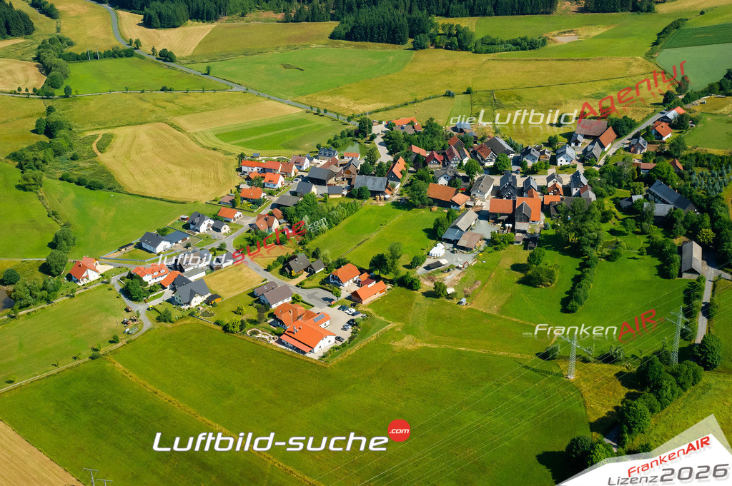 Die Luftaufnahme Groessau - Pressig wurde vom UL-Flugzeug (keine Drohne) aus fotografiert.Hohe Druck- Auflösung-die Geschenkidee!