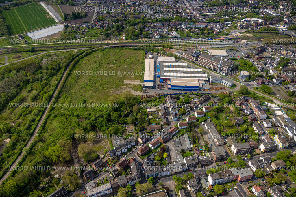 Oberhausen240401813 | Luftbild, Gutehoffnungshütte Radsatz Maschinenbauunternehmen, Biomasseheizkraftwerk der Energieversorgung Oberhausen AG, Bahnhof Sterkrade und Bahngleise, freie Wiesenfläche Ackerfeldstraße, Sterkrade Mitte, Oberhausen, Ruhrgebiet, Nordrhein-Westfalen, Deutschland
