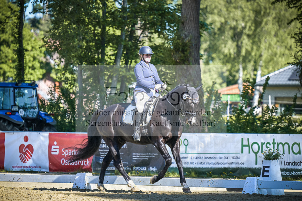 DOS_6522 | Entdecke hochwertige Reitturnierfotos von Foto Oger. Professionell, emotional und authentisch – jetzt Lieblingsmomente im Shop bestellen.Deutschlandweite Turnierfotografie. - Realisiert mit Pictrs.com