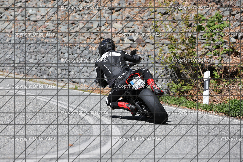 IMG_7999 | Fotograf am Kyffhäuser. Onkel Atze. Kyffhäuser Rennstrecke. Café36. Motorsportfotografie. - Realisiert mit Pictrs.com