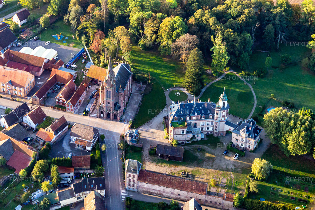 Aerial view: Château de Froeschwiller in Frœschwiller in the state Bas-Rhin, France.Photo: IMG_139173.jpg taken on 10/01/2023 by Werner Riehm/FLY-FOTO.comResolution of the original: 4011 x 2674 px