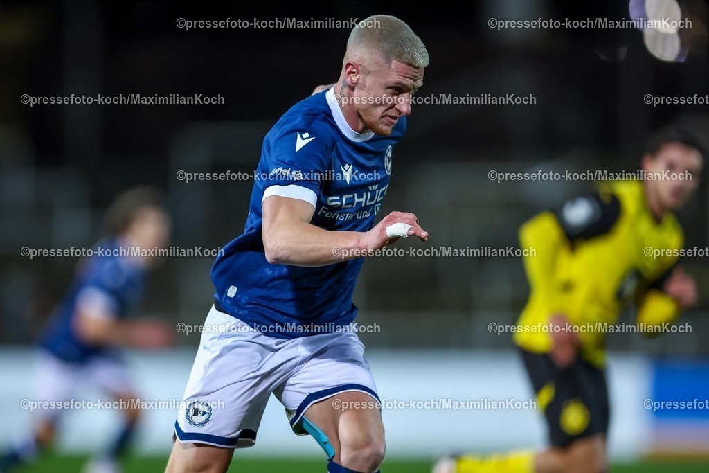 BVBII26012502096 | 26.01.2025, Fußball, 3.Liga, Borussia Dortmund II - Arminia Bielefeld, Stadion Rote Erde, Saison 2024 2025: Louis Oppie (Arminia #4)DFB regulations prohibit any use of photographs as image sequences and or quasi-video.
