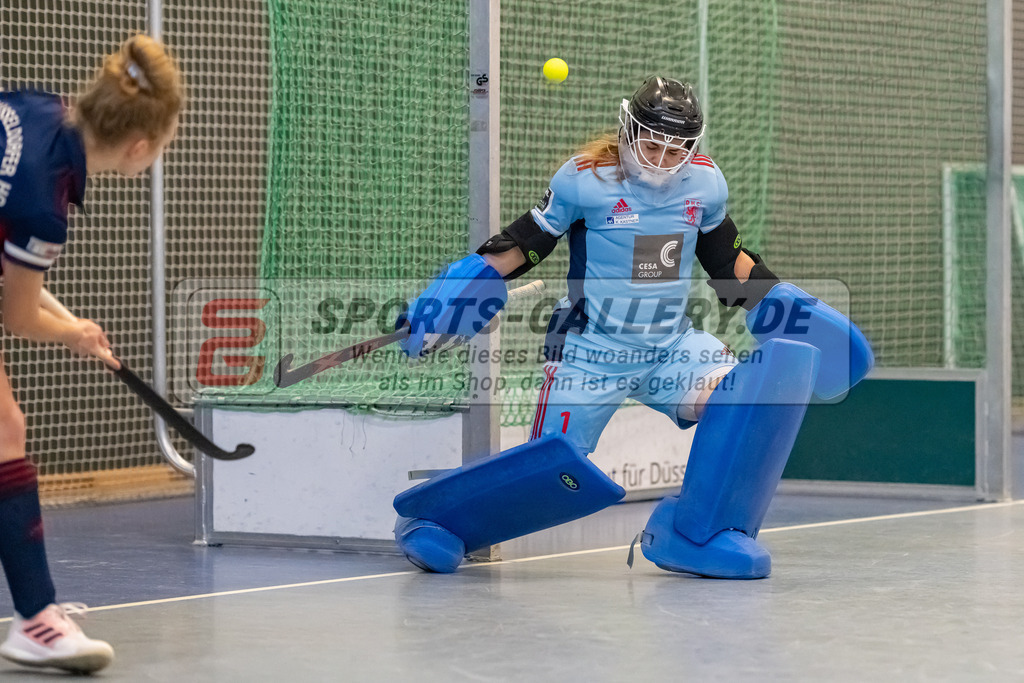 HK_20230107_102090 | 1. Bundesliga ( Halle ) Damen Düsseldorfer HC -  Crefelder HTC am 7.1.2023 Düsseldorfer HC, Düsseldorf , Nathalie Kulbatzki ( Torfrau Düsseldorfer HC #1 )