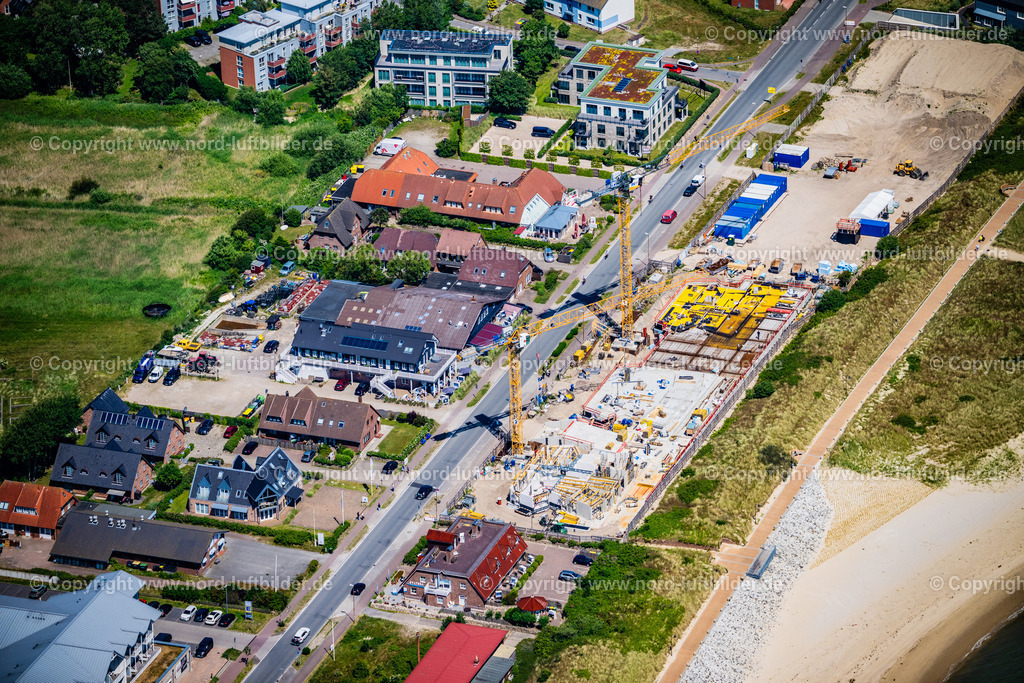 Sylt_List_Sylter_Royel_Dittmeyers_Austern_Companie_Baustelle_Prien_ELS_1373210625 | LIST AUF SYLT 21.06.2025 Baustelle zum Neubau eines Mehrfamilien- Wohnhauses " The Dunes " an der Hafenstraße, Oststrand Promenade in List auf Sylt im Bundesland Schleswig-Holstein, Deutschland. Weiterführende Informationen bei: AUG. PRIEN Bauunternehmung (GmbH & Co. KG),  AUG. PRIEN Immobilien  Gesellschaft für Projektentwicklung mbH,  Immobilienmanagement Nord GmbH,  Peter Peters Immobilien GmbH & Co. KG. // Construction site for the multi-family residential building " The Dunes " on street Hafenstrasse, Oststrand Promenade in List auf Sylt in the state Schleswig-Holstein, Germany. Further information at: AUG. PRIEN Bauunternehmung (GmbH & Co. KG),  AUG. PRIEN Immobilien  Gesellschaft fuer Projektentwicklung mbH,  Immobilienmanagement Nord GmbH,  Peter Peters Immobilien GmbH & Co. KG. Foto: Martin Elsen