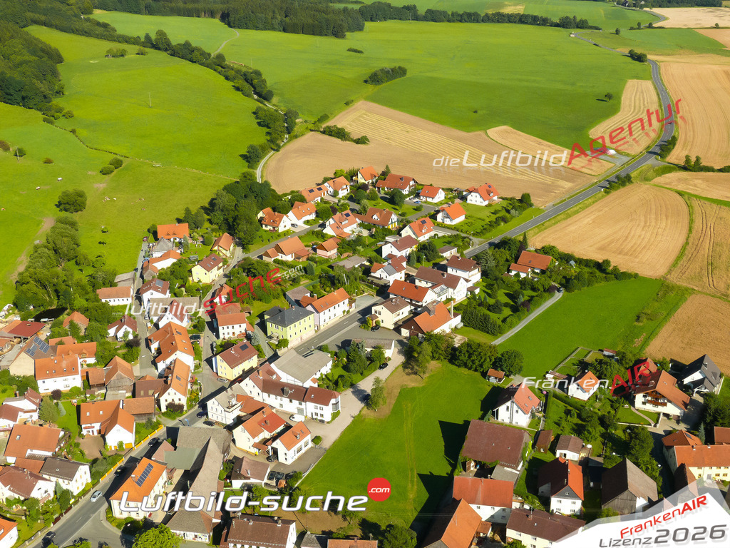 Die Luftaufnahme Seibelsdorf - Marktrodach wurde vom UL-Flugzeug (keine Drohne) aus fotografiert.Hohe Druck- Auflösung-die Geschenkidee!