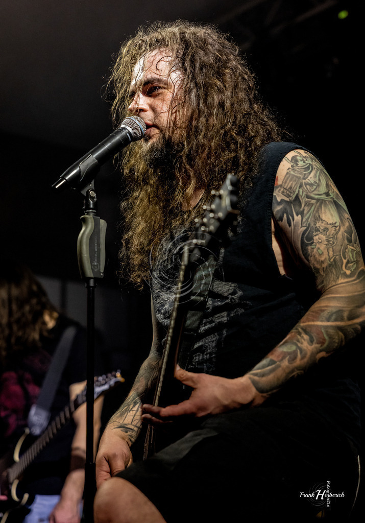 Justice Daudenwinden | Frank Herberich Fotografie, Frank Herberich, Fotografie, Hochzeit, Portrait, St. Peter Ording, Ording, Westerhever, Nordsee, Frank Fotografie, Hardheim,  Odenwald,Walldürn, Band,Eventfotografie - Realisiert mit Pictrs.com