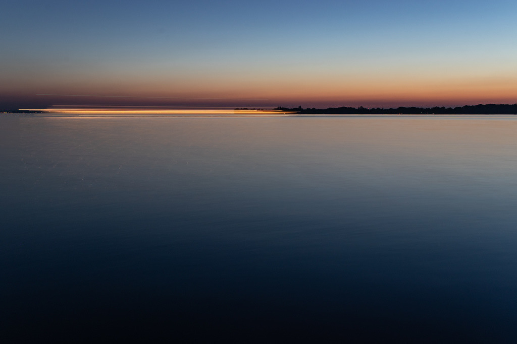 Sommernacht am bayerischen Bodensee | Sie suchen ein Bild für Ihr Büro/Ihre Wohnung oder ein Fotogeschenk? So geht's: 
1.) Lieblingsbild auswählen
2.) Wunschprodukt (Leinwand, Alu-Dibond, Acryl, Fotogeschenk) auswählen. - Realisiert mit Pictrs.com