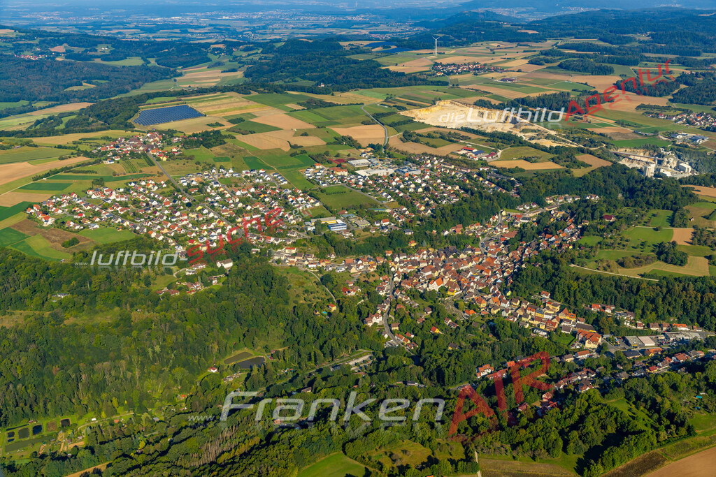 Das Luftbild zeigt :  Gräfenberg - Die Luftaufnahme wurde 2024 vom UL-Flugzeug aus erstellt ( keine Drohne ) - Hochauflösende Luftaufnahme - Für grossformatige Ausdrucke geeignet. Die Geschenkidee !Mit Lizenz und Bildrechte bestellbar