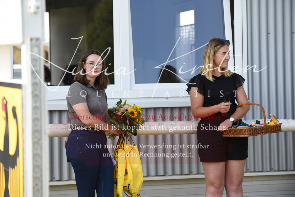 DSC_0099 | Pferde- und Turnierfotografie in Westsachsen. Pferdeportraits, Auftragszeichnungen und intuitive Kunst.