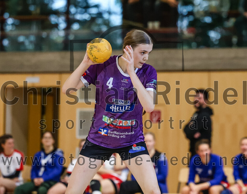 2024-10-13_087_SpVgg_Altenerding_gegen_SC_Freising | Erding, Deutschland, 13.10.2024:Handball, Bezirksoberliga Frauen Altbayern 2024 / 2024, 3. Spieltag, SpVgg Altenerding gegen SC Freising, Endergebnis: 26:35Greta Felbinger (SpVgg Altenerding, #4)Foto: Christian Riedel / fotografie-riedel.net