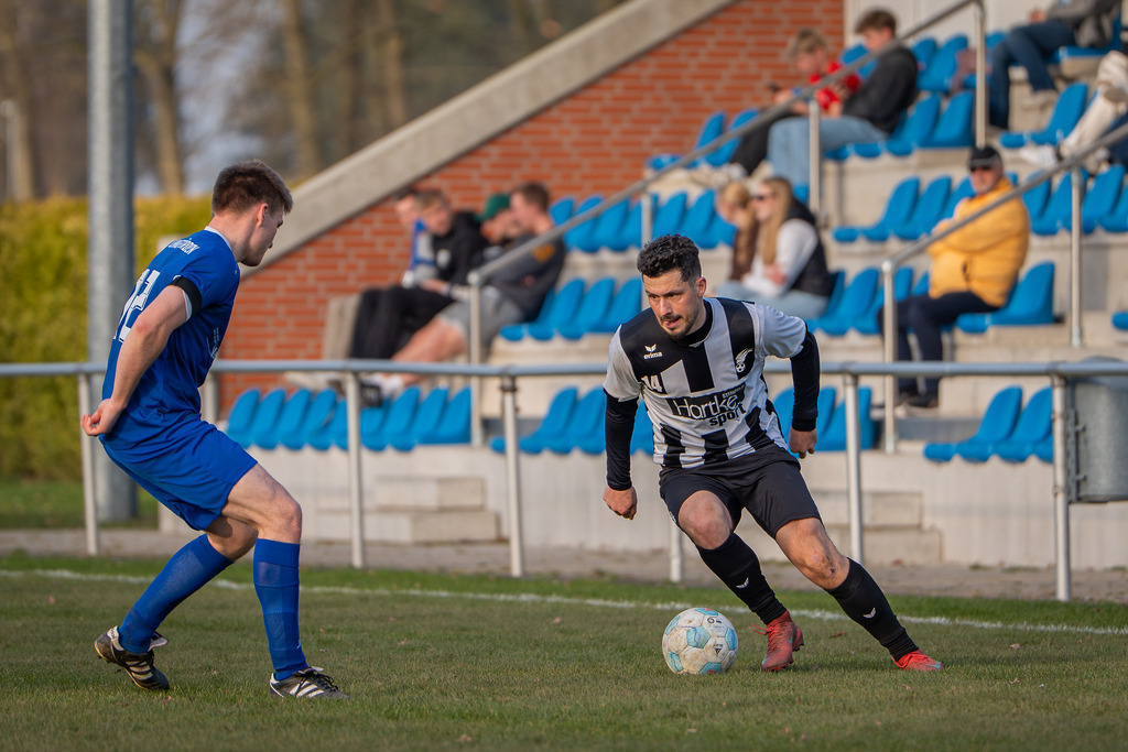 Fußball I Herren I Saison 2025-2026 I Kreisliga VEC I 17. Spieltag I BW Langförden - SV Falke Steinfeld I 7521 | jns.sportfotos - Realisiert mit Pictrs.com