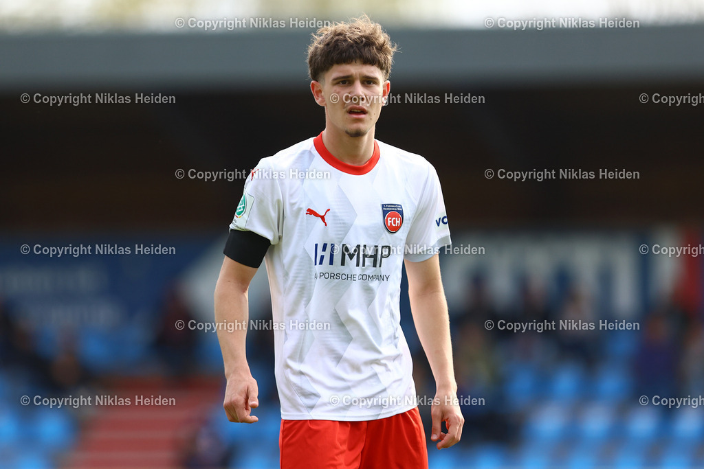 NH_HolsteinKielU19_1FCHeidenheimU19_DFBNachwuchsliga_18042026 | #21 Maximilian Kos (1. FC Heidenheim U19)Fußball I Herren I U19 DFB-Nachwuchsliga Hauptrunde Liga A, Gruppe B I Saison 2025-2026 I 9. Spieltag I Holstein Kiel U19 - 1. FC Heidenheim U19 I 18.04..2026 I Citti-Fußball-Park