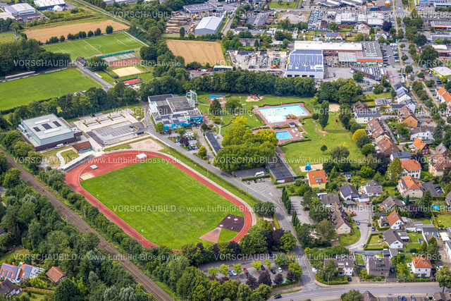 Werl240712013 | Luftbild, Sportpark Werl, Freizeitbad Werl Schwimmbad und Freibad mit Wasserrutsche, Fußballstadion Heinrich Buchgeister Stadion, Neubau Sporthalle Am Salzbach, Werl, Soester Börde, Nordrhein-Westfalen, Deutschland