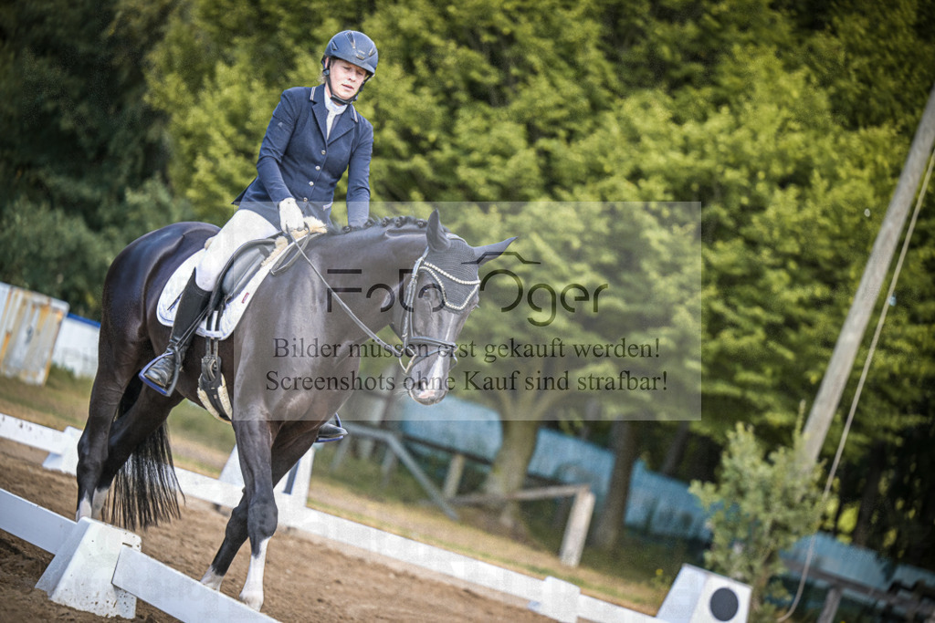 DOS_3705 | Entdecke hochwertige Reitturnierfotos von Foto Oger. Professionell, emotional und authentisch – jetzt Lieblingsmomente im Shop bestellen.Deutschlandweite Turnierfotografie. - Realisiert mit Pictrs.com