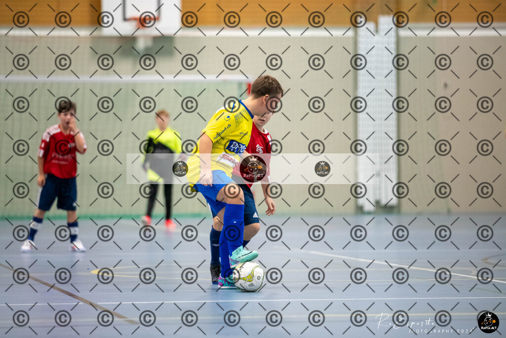 20241130_FCR-Hallenturnier-D-1_016 | Sport und Naturfotografie von Roberto Esposito zeigt echte Momente Bewegung und die Schönheit der Natur. Ausdrucksstarke Bilder schaffen Emotionen.