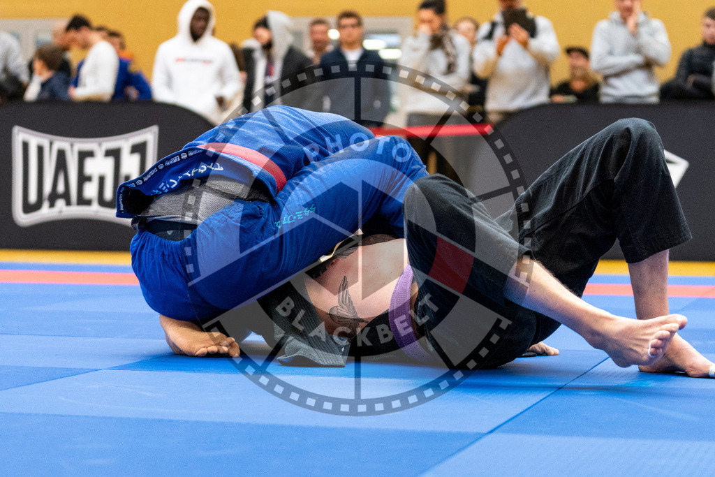 20231118PBB11044 | Fighters compete during the AJP Tour 600 Frankfurt Championship in Frankfurt/Main, Germany, on November 18, 2023.