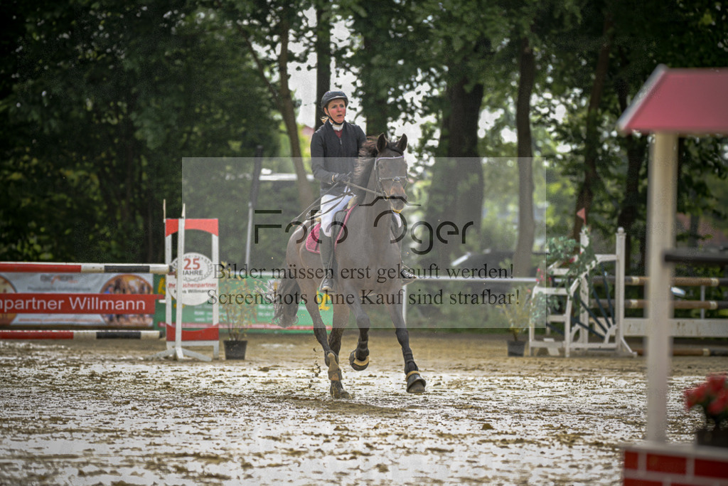 20240505-DOS_8086 | Entdecke hochwertige Reitturnierfotos von Foto Oger. Professionell, emotional und authentisch – jetzt Lieblingsmomente im Shop bestellen.Deutschlandweite Turnierfotografie. - Realisiert mit Pictrs.com