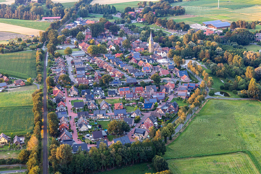 Luftbild: Dorfansicht aus Süden im Ortsteil Klein-Reken in Reken im Bundesland Nordrhein-Westfalen in Deutschland. Foto: IMG_008128.jpg vom 13.07.2020 durch Werner Riehm/FLY-FOTO.de