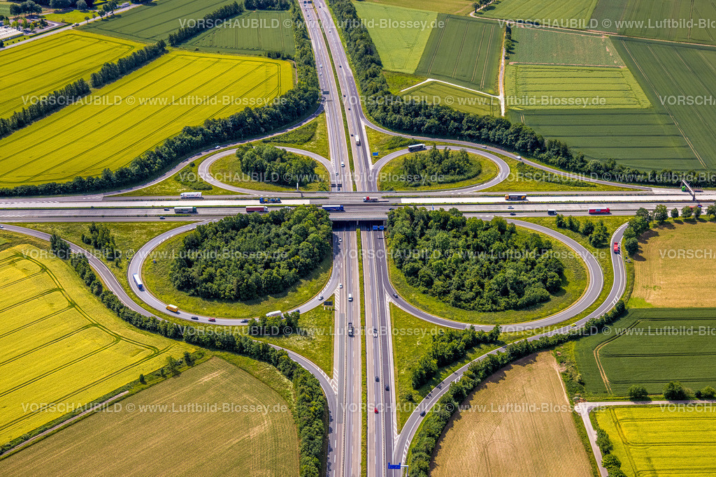 Werl220601316 | Luftbild, Autobahnkreuz Werl der Autobahn A44 und A445, Werl, Soester Boerde, Nordrhein-Westfalen, Deutschland