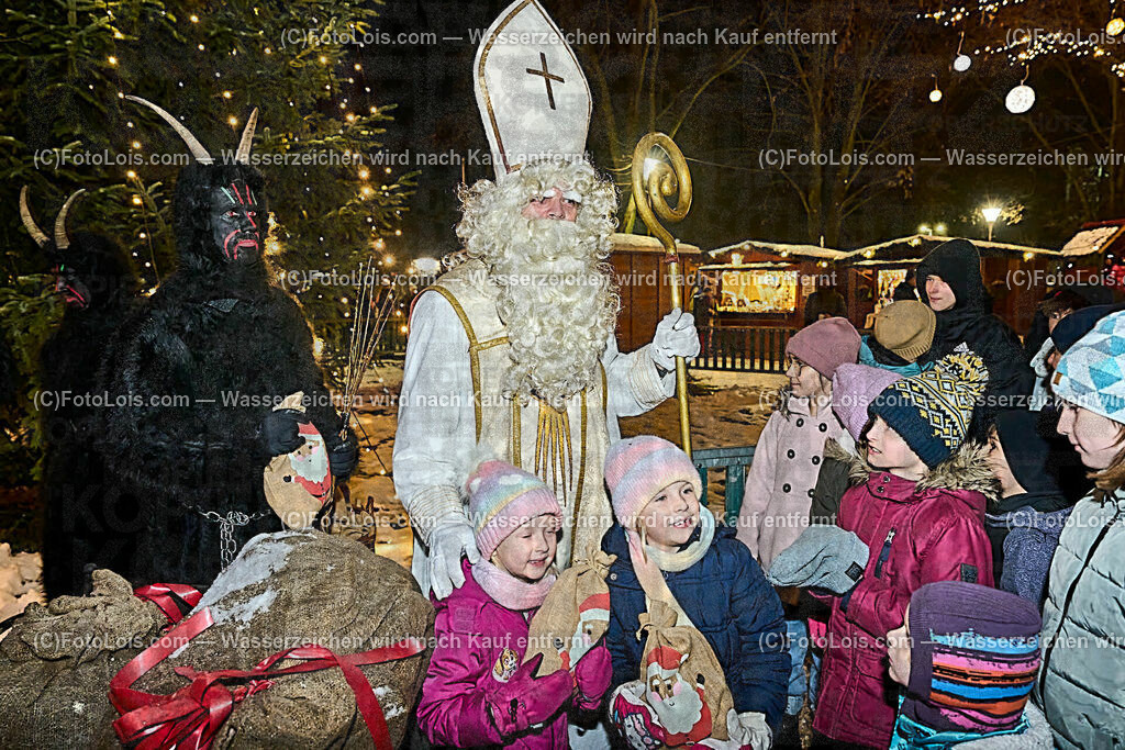 ALP4828_Wieselburger Advent_NikolausAbend | (C)FotoLois.com, Alois Spandl, WIESELBURGER ADVENT, der Nikolaus kommt zu den Kindern und bringt Geschenke, Fr 8. Dez. 2023.