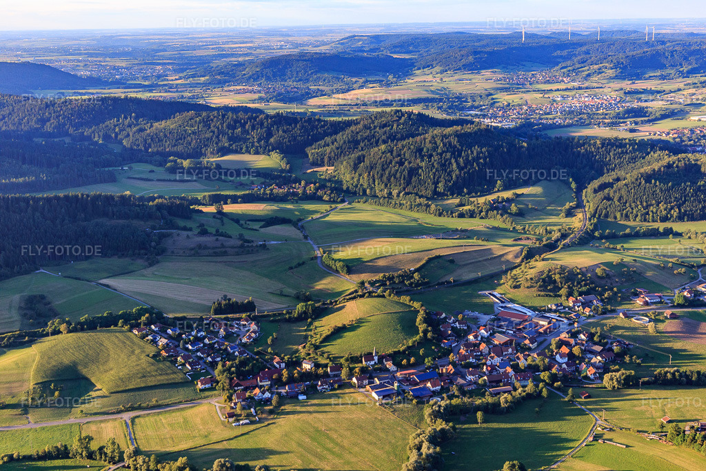 Luftbild: Ortsansicht von Süden im Ortsteil Mittelrot in Fichtenberg im Bundesland Baden-Württemberg in Deutschland. Foto: IMG_093651.jpg vom 22.08.2016 durch Werner Riehm/FLY-FOTO.de