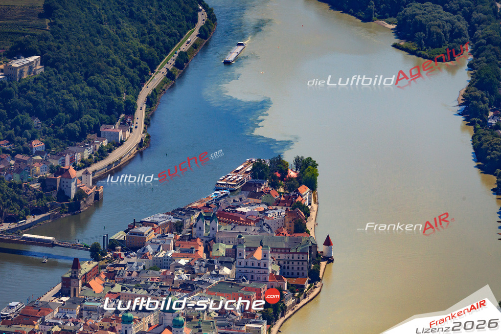 Die Luftaufnahme Dreifluesseeck - Passau wurde 2017 mittels Flugzeug (keine Drohne) erstellt. Perfekte Schärfe und Druck- Auflösung- Garantiert!
